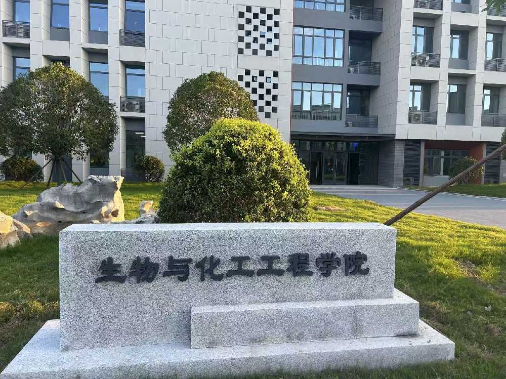 普定县扬州职业大学体育场高杆灯项目